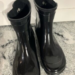 Sperry Women’s Black Glossy Rain Boots Waterproof Size 7 Ankle Boots